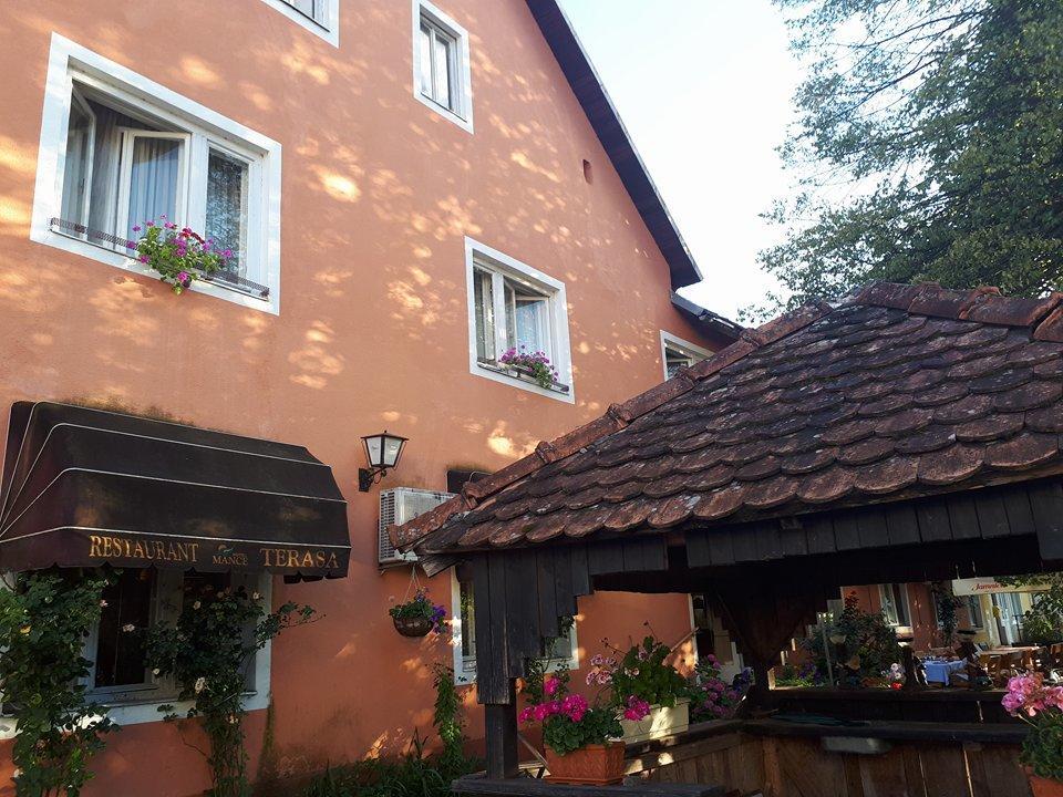 Hotel Mance Brod na Kupi 外观 照片